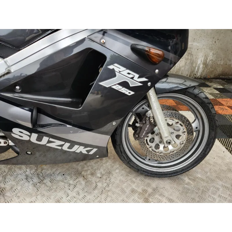 SUZUKI RGV 250