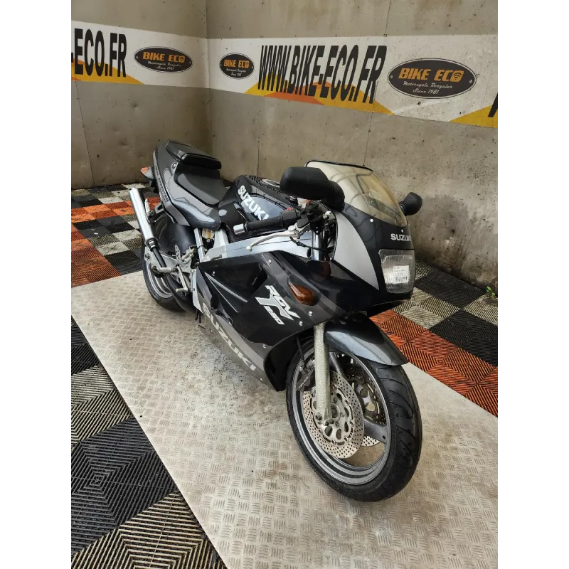 SUZUKI RGV 250