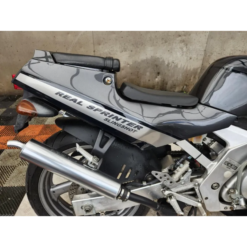SUZUKI RGV 250