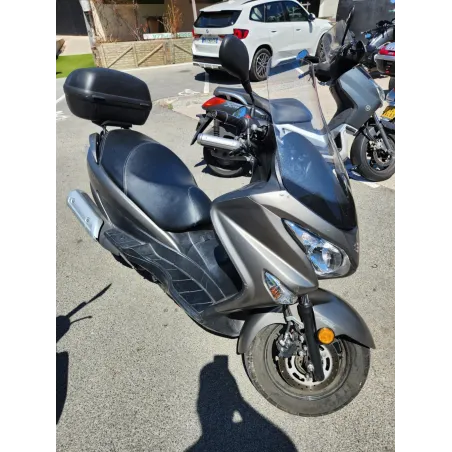 SUZUKI UH 125 BURGMAN .