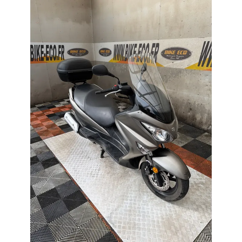 SUZUKI UH 125 BURGMAN .