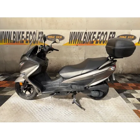 SUZUKI UH 125 BURGMAN .