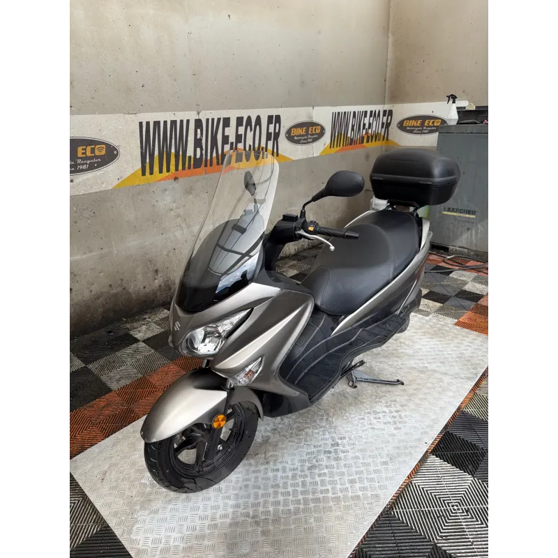 SUZUKI UH 125 BURGMAN .