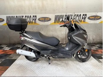 SUZUKI UH 125 BURGMAN .