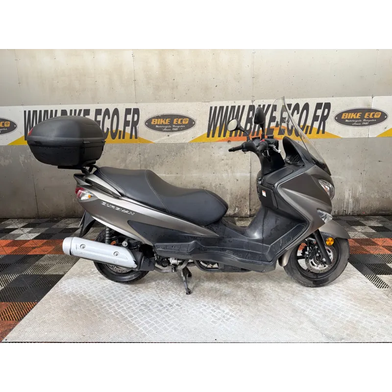 SUZUKI UH 125 BURGMAN .