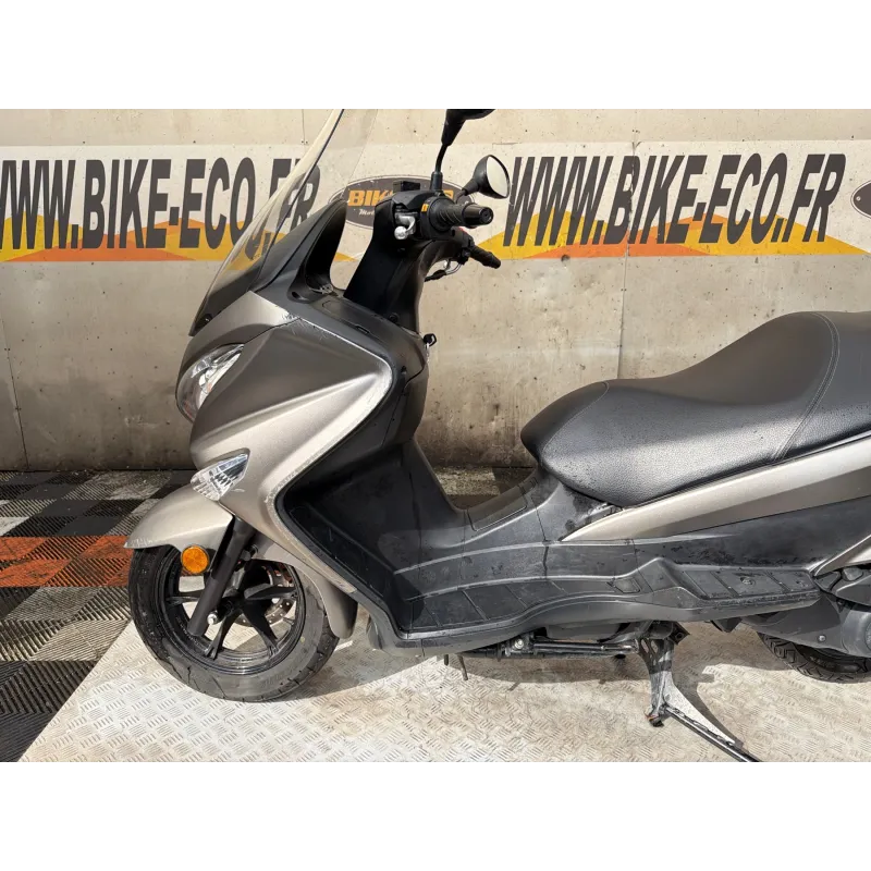 SUZUKI UH 125 BURGMAN .