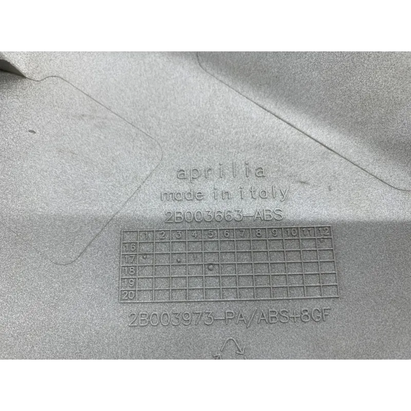 Cache lateral gauche APRILIA TUONO 125 2021-2024