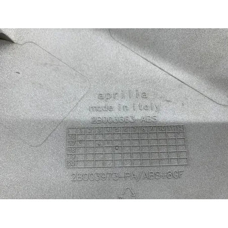 Cache lateral gauche APRILIA TUONO 125 2021-2024
