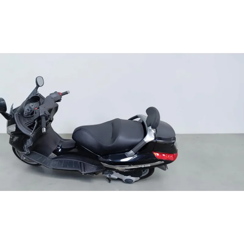 PIAGGIO X8 200
