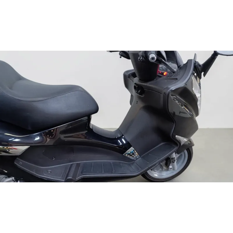 PIAGGIO X8 200