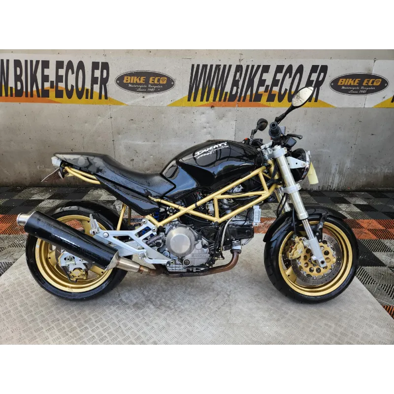 DUCATI 900 MONSTER