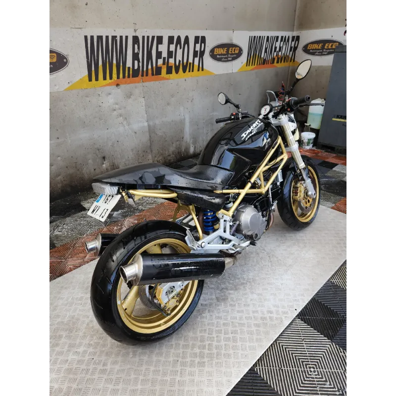 DUCATI 900 MONSTER