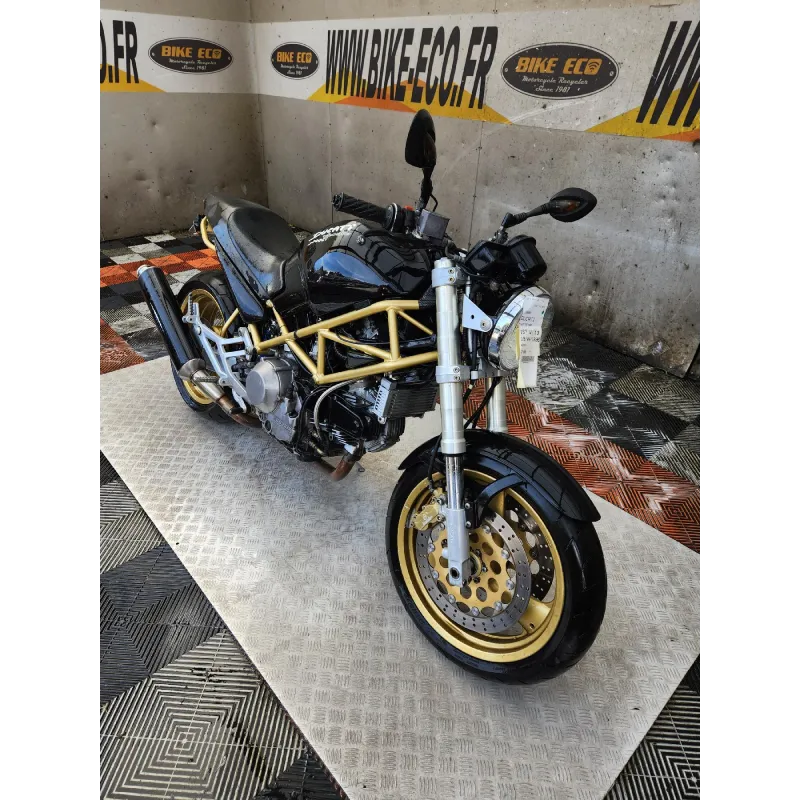 DUCATI 900 MONSTER