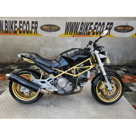 DUCATI 900 MONSTER