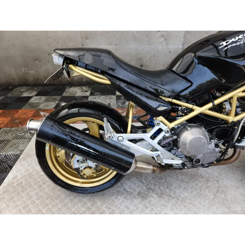 DUCATI 900 MONSTER