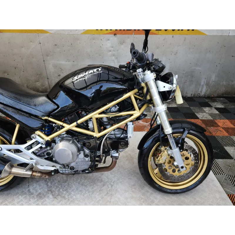 DUCATI 900 MONSTER