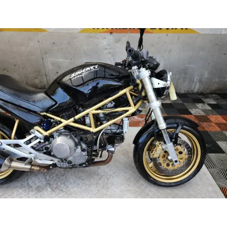DUCATI 900 MONSTER