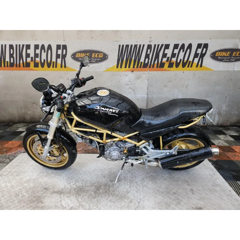 DUCATI 900 MONSTER