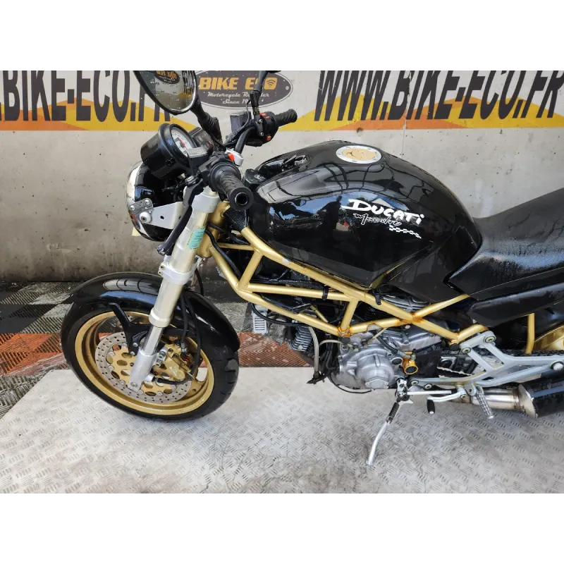 DUCATI 900 MONSTER