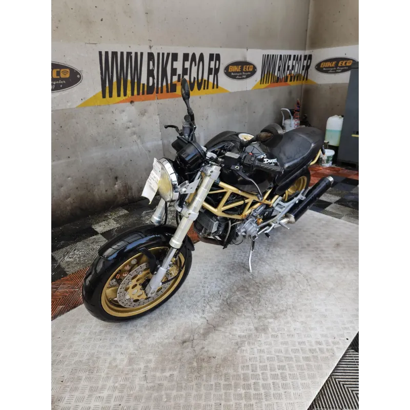 DUCATI 900 MONSTER