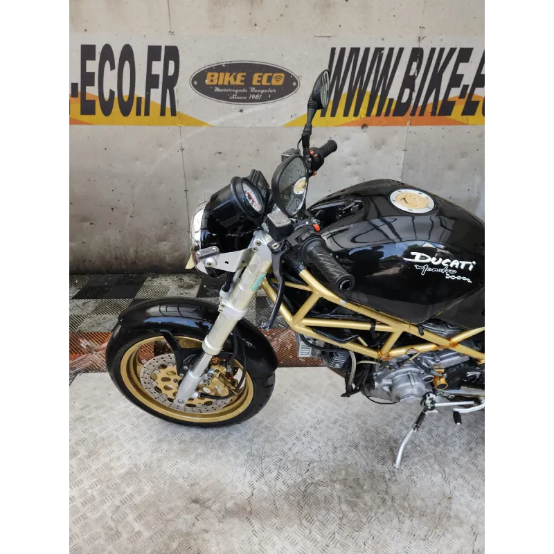 DUCATI 900 MONSTER