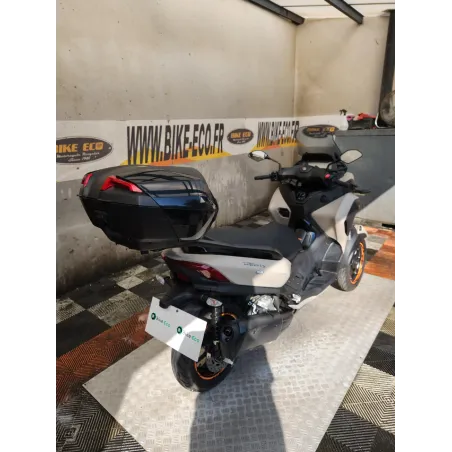 YAMAHA MW 300 TRITY