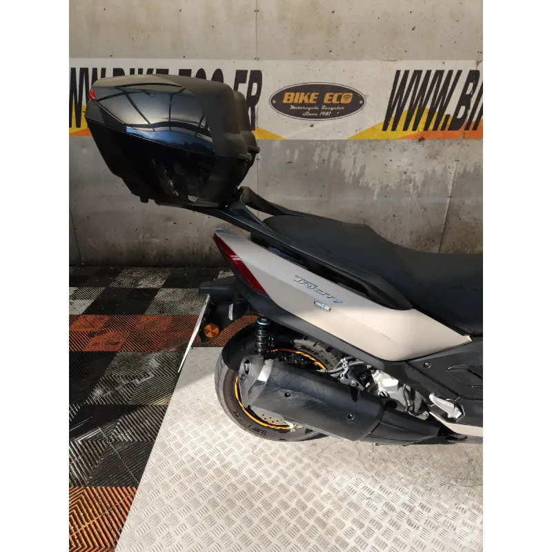 YAMAHA MW 300 TRITY