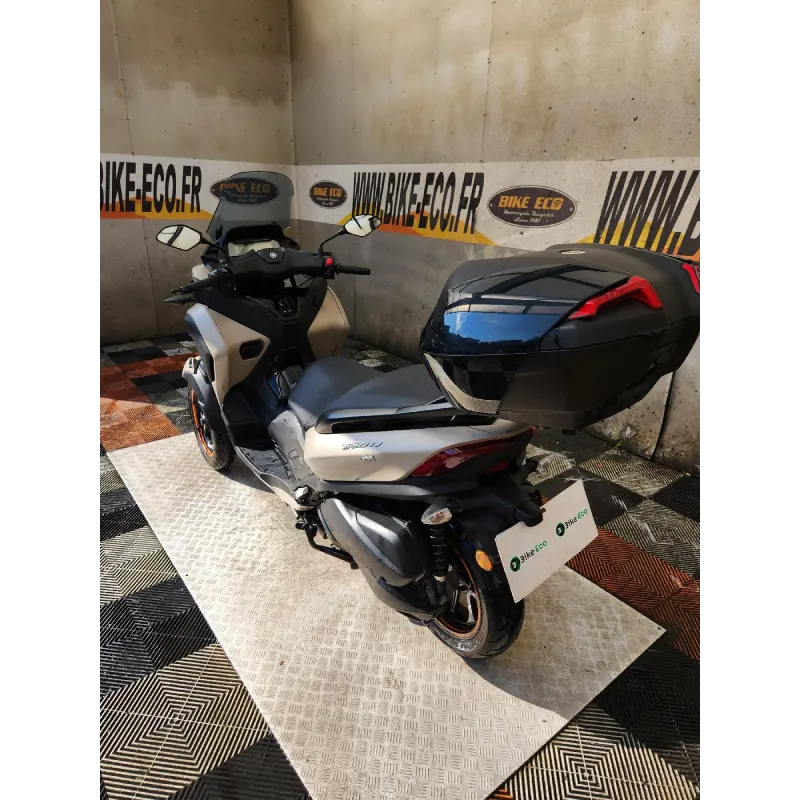 YAMAHA MW 300 TRITY
