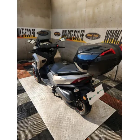 YAMAHA MW 300 TRITY