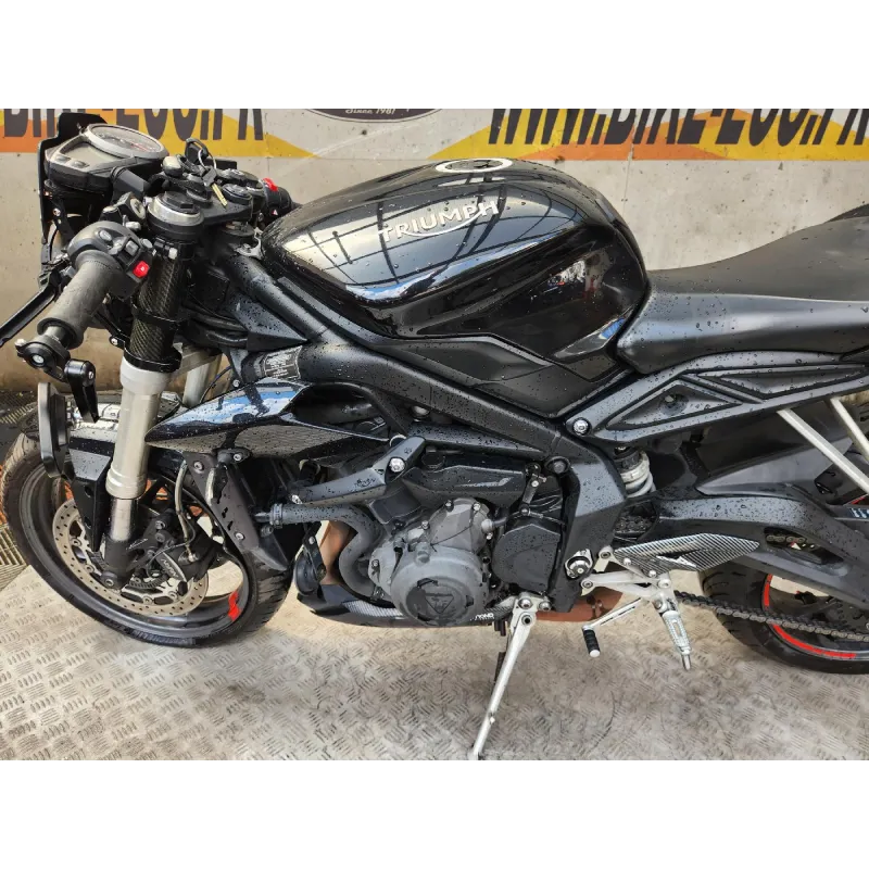 TRIUMPH STREET TRIPLE 660 S