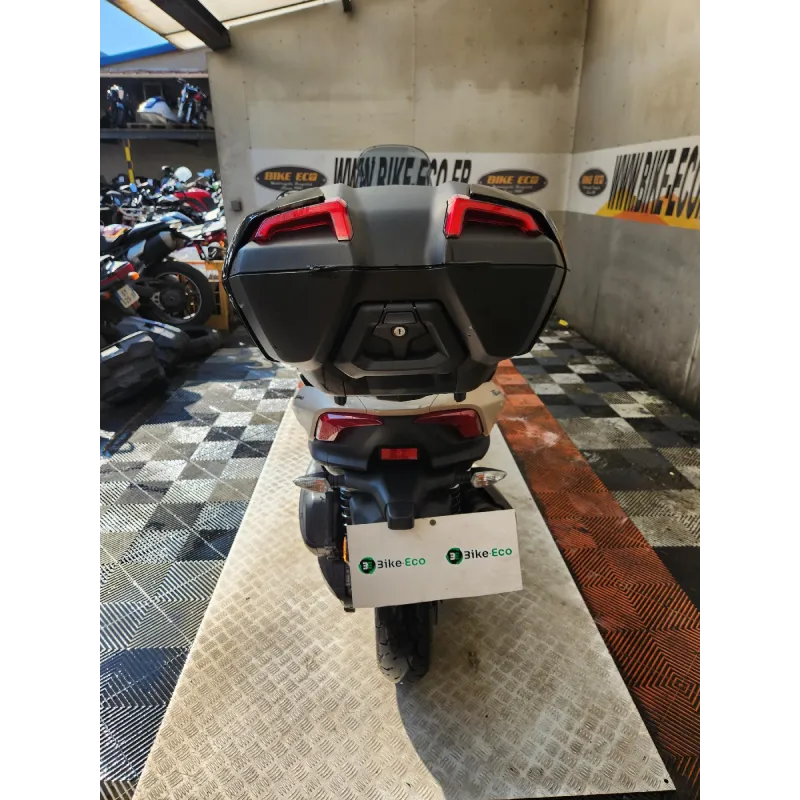 YAMAHA MW 300 TRITY