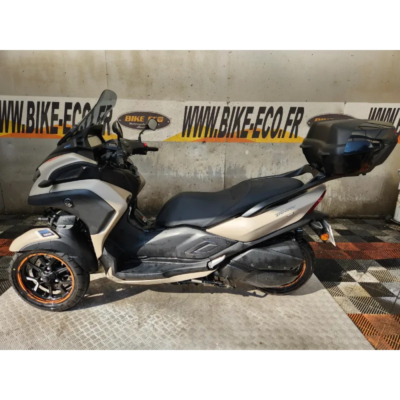 YAMAHA MW 300 TRITY