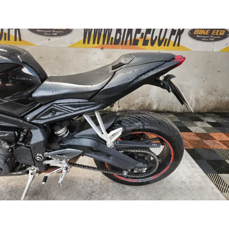 TRIUMPH STREET TRIPLE 660 S