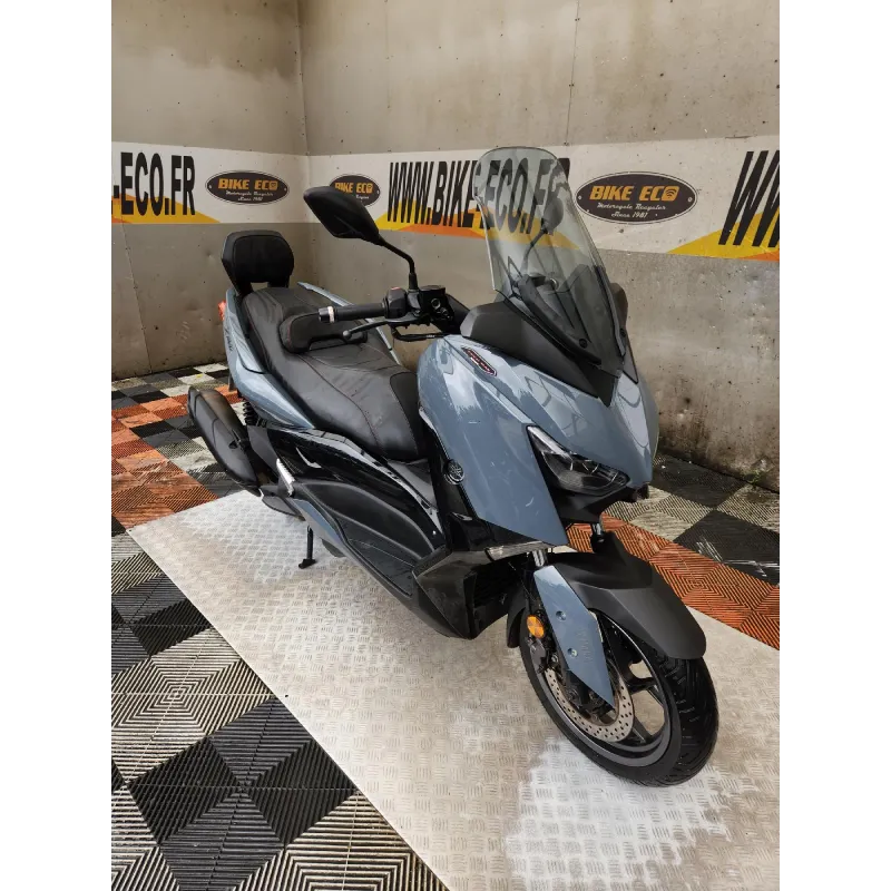 YAMAHA XMAX 125
