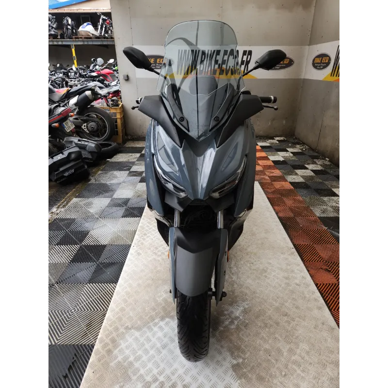 YAMAHA XMAX 125