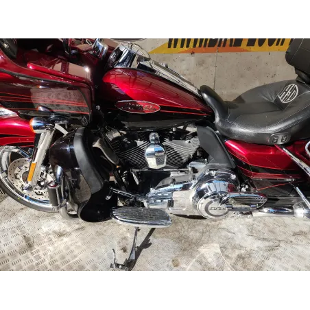 HARLEY DAVIDSON ROAD GLIDE 1800 CVO