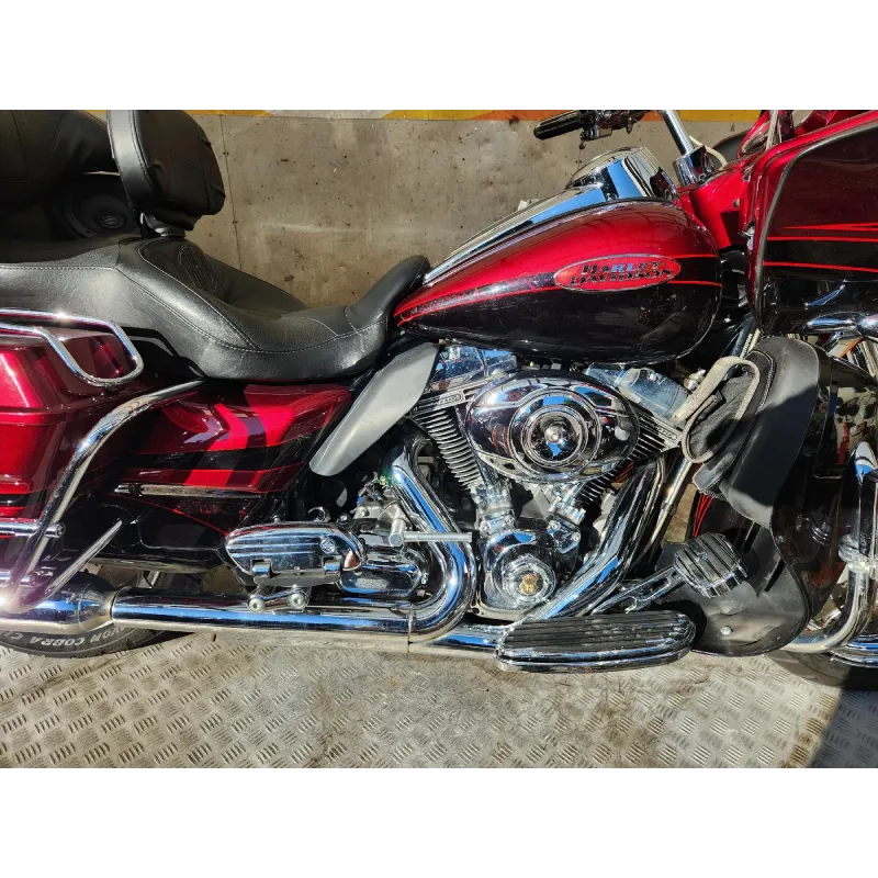HARLEY DAVIDSON ROAD GLIDE 1800 CVO