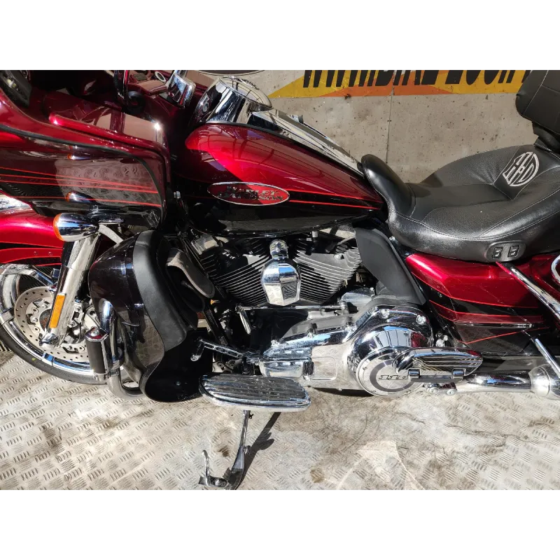 HARLEY DAVIDSON ROAD GLIDE 1800 CVO