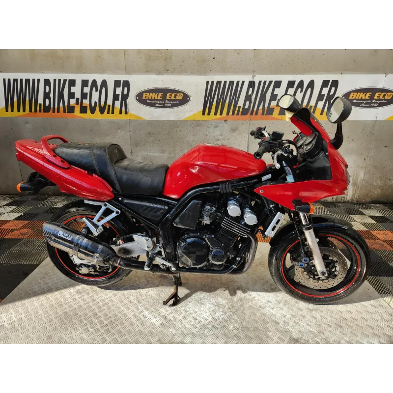 YAMAHA FZS 600 FAZER