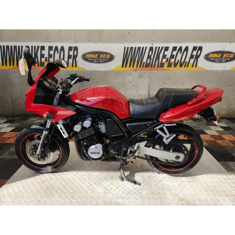 YAMAHA FZS 600 FAZER
