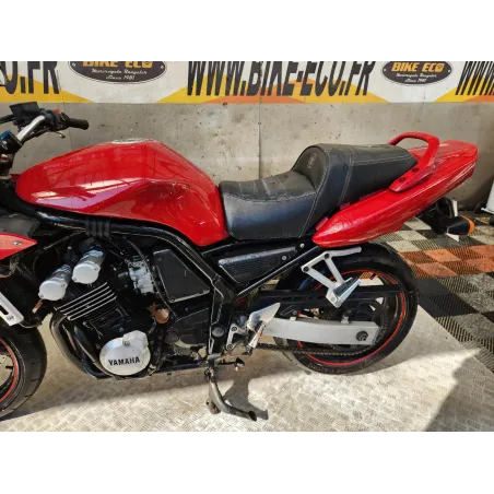 YAMAHA FZS 600 FAZER