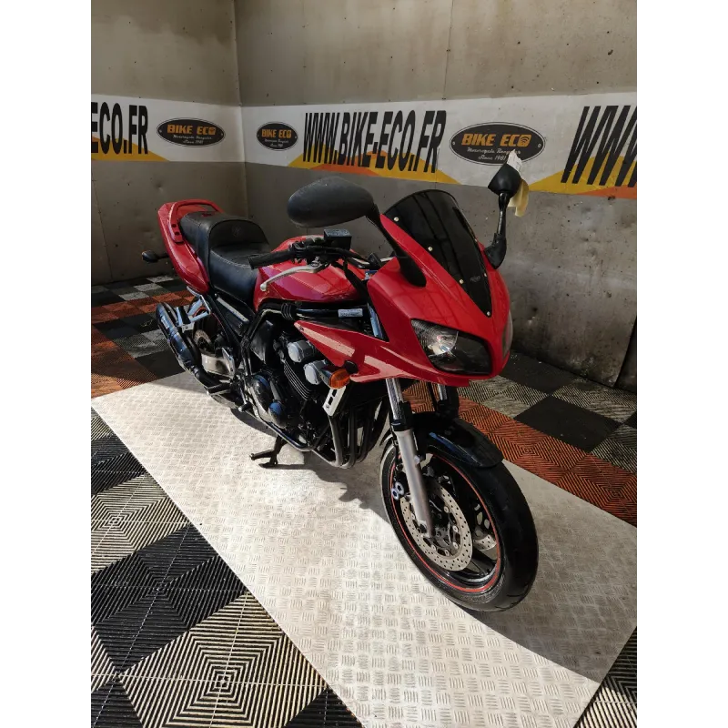 YAMAHA FZS 600 FAZER