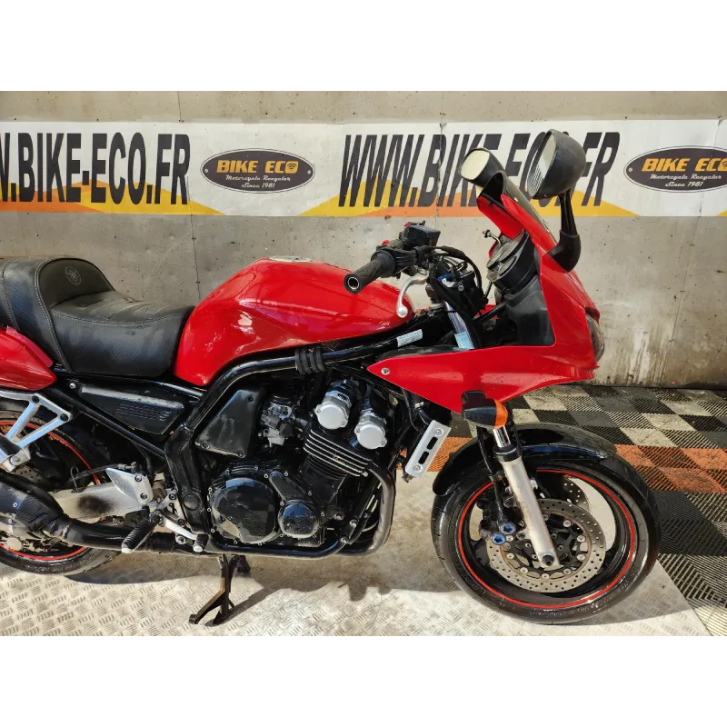 YAMAHA FZS 600 FAZER
