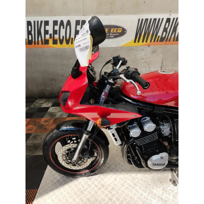 YAMAHA FZS 600 FAZER