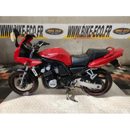 YAMAHA FZS 600 FAZER