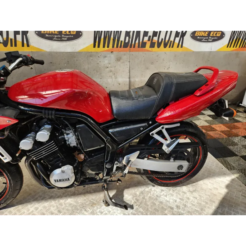 YAMAHA FZS 600 FAZER