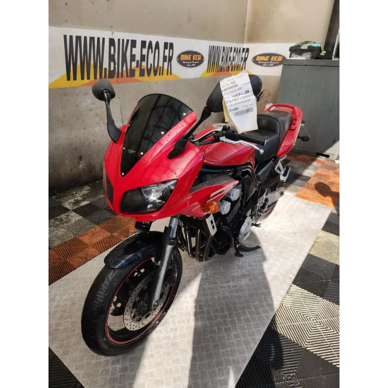 YAMAHA FZS 600 FAZER