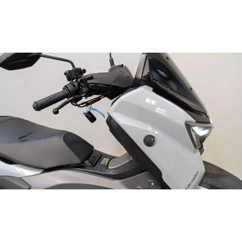 YAMAHA NMAX 125