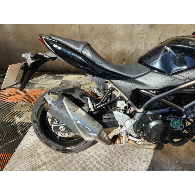 SUZUKI SV 650 N .
