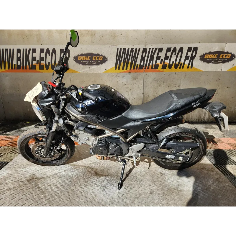 SUZUKI SV 650 N .